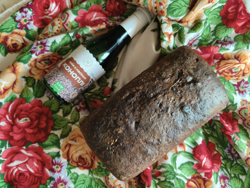 Ржаной хлеб с конопляным маслом и ореховой мукой