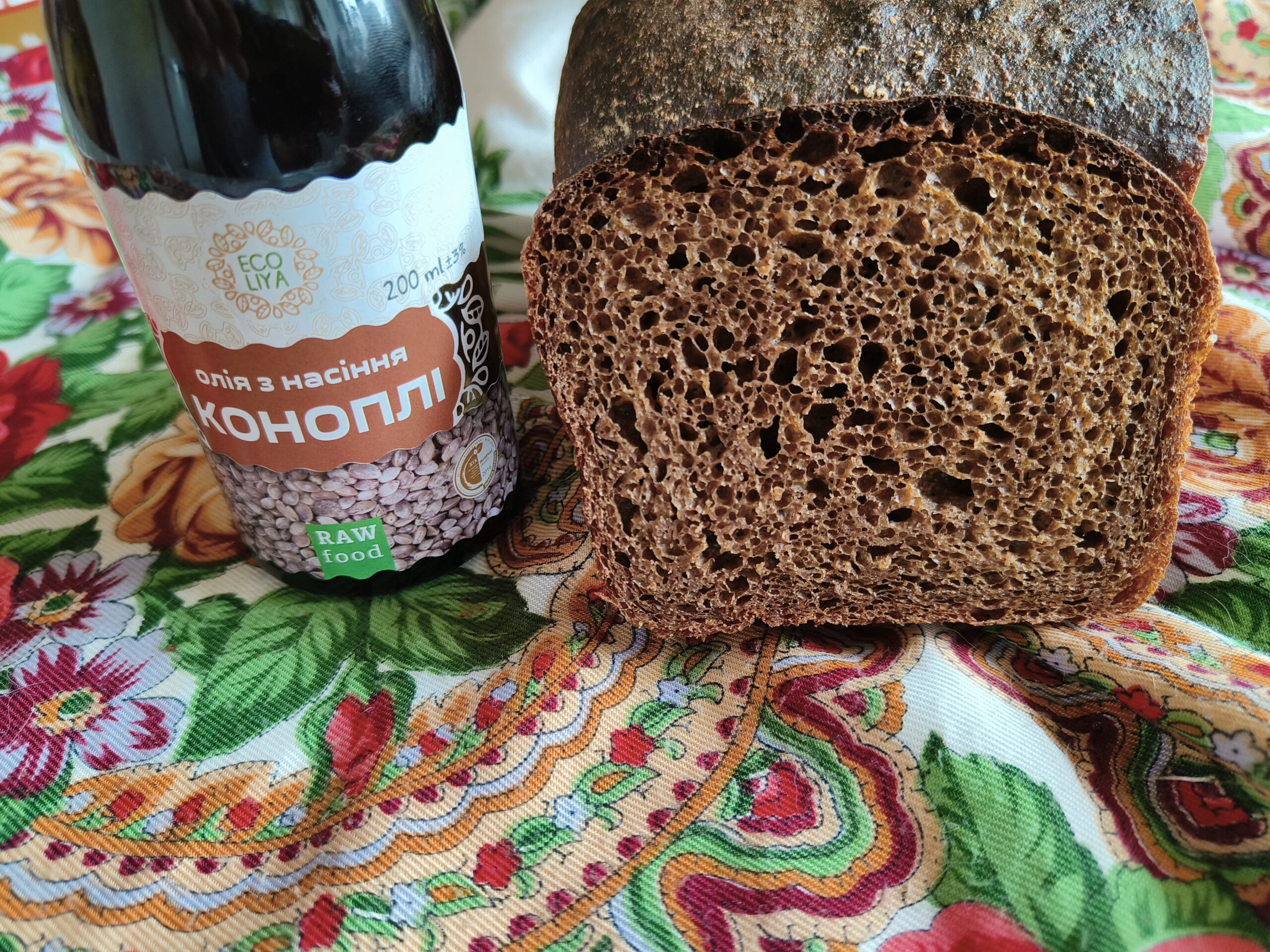 Ржаной хлеб с конопляным маслом и ореховой мукой