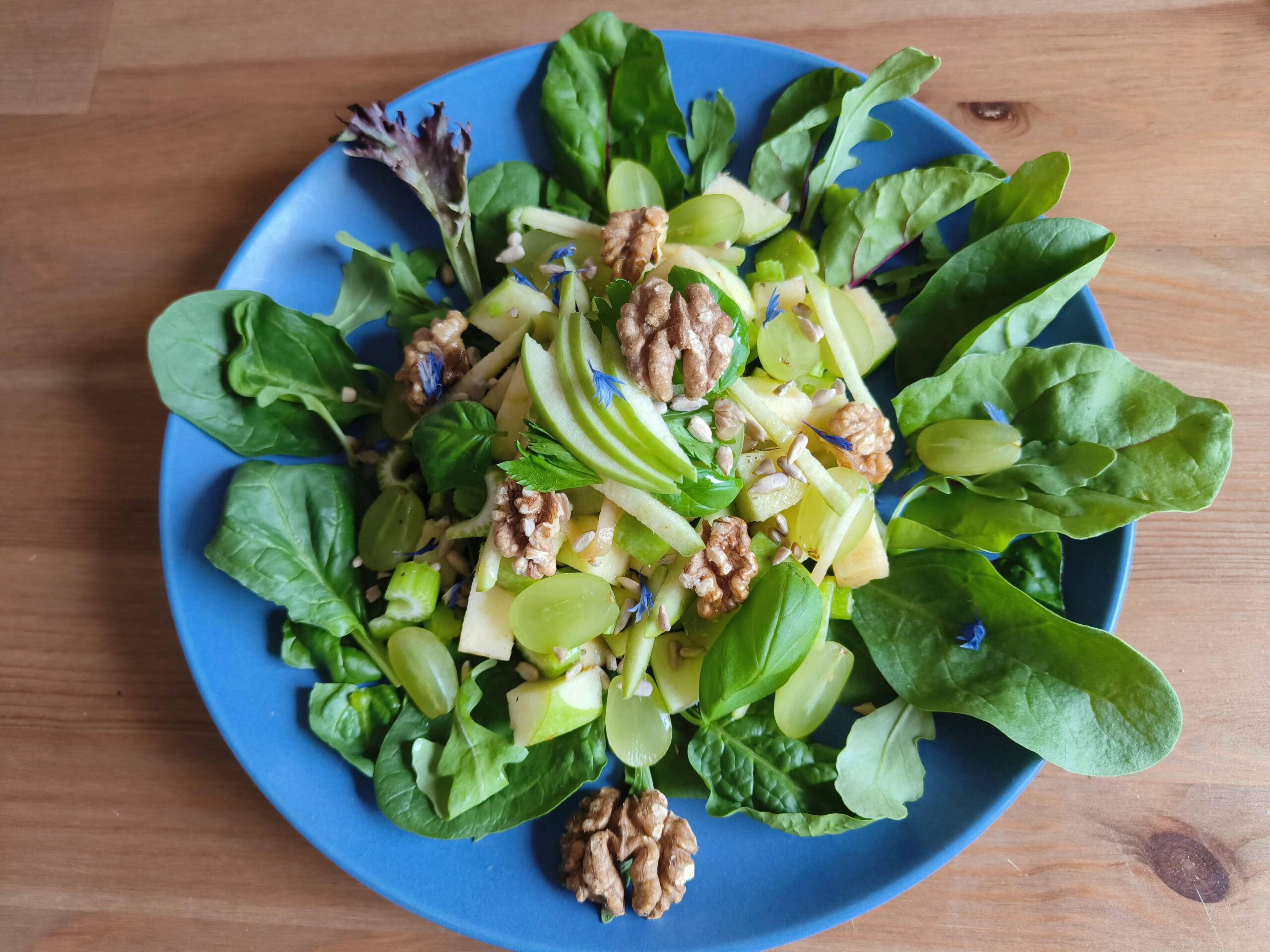 Купить Вальдорфський салат: легенда на вашому столі за 0 грн