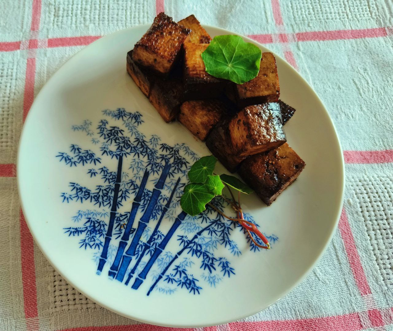 Жареный маринованный тофу