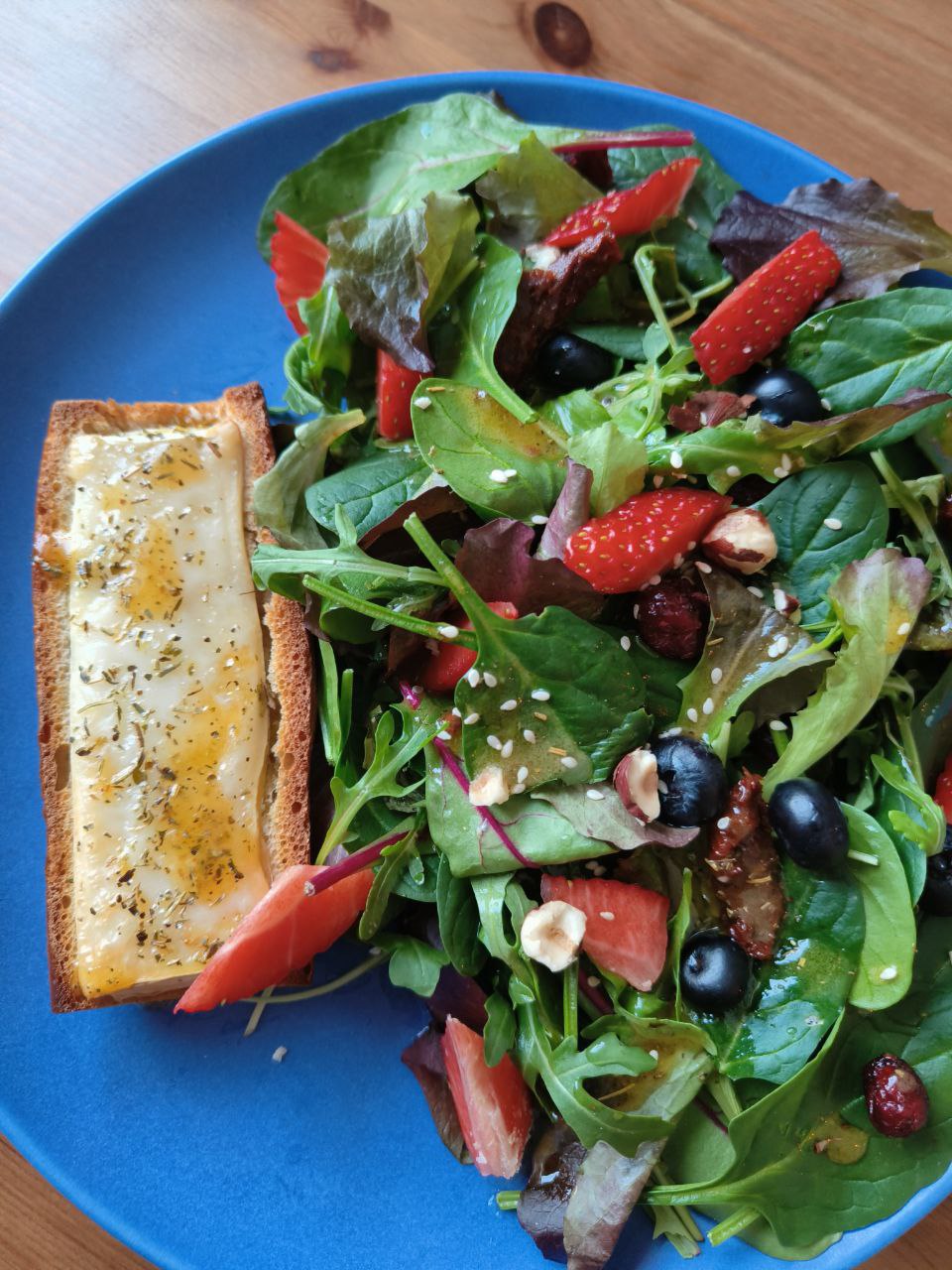 Салат із запеченим сиром