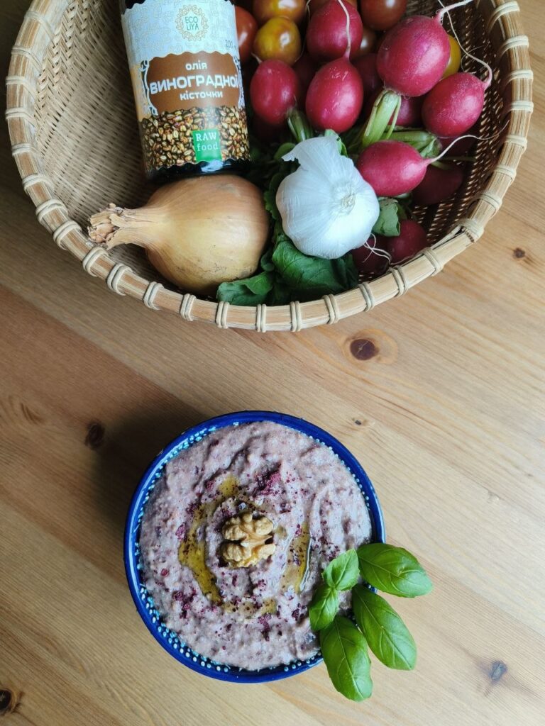 Армянский паштет из красной фасоли и грецкого ореха