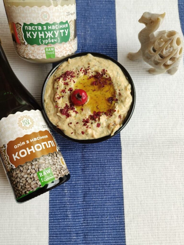 рецепт хумуса-табуле з конопляною олією та кунжутним урбечем